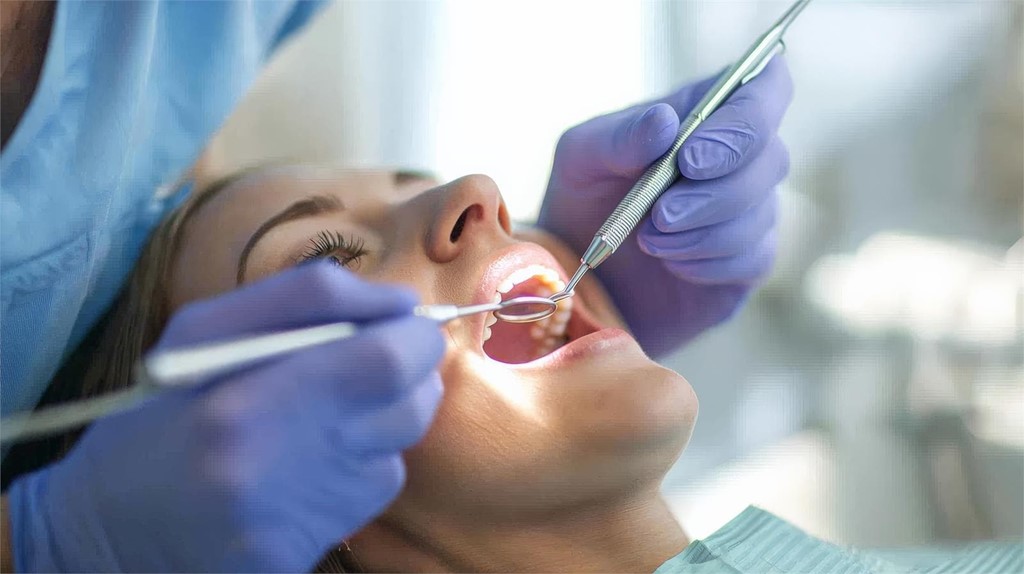 ¿Cada cuánto tiempo es necesaria una limpieza dental?